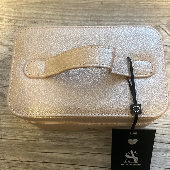 NWT Alison Sheri Makeup Box - Picture 3 of 5